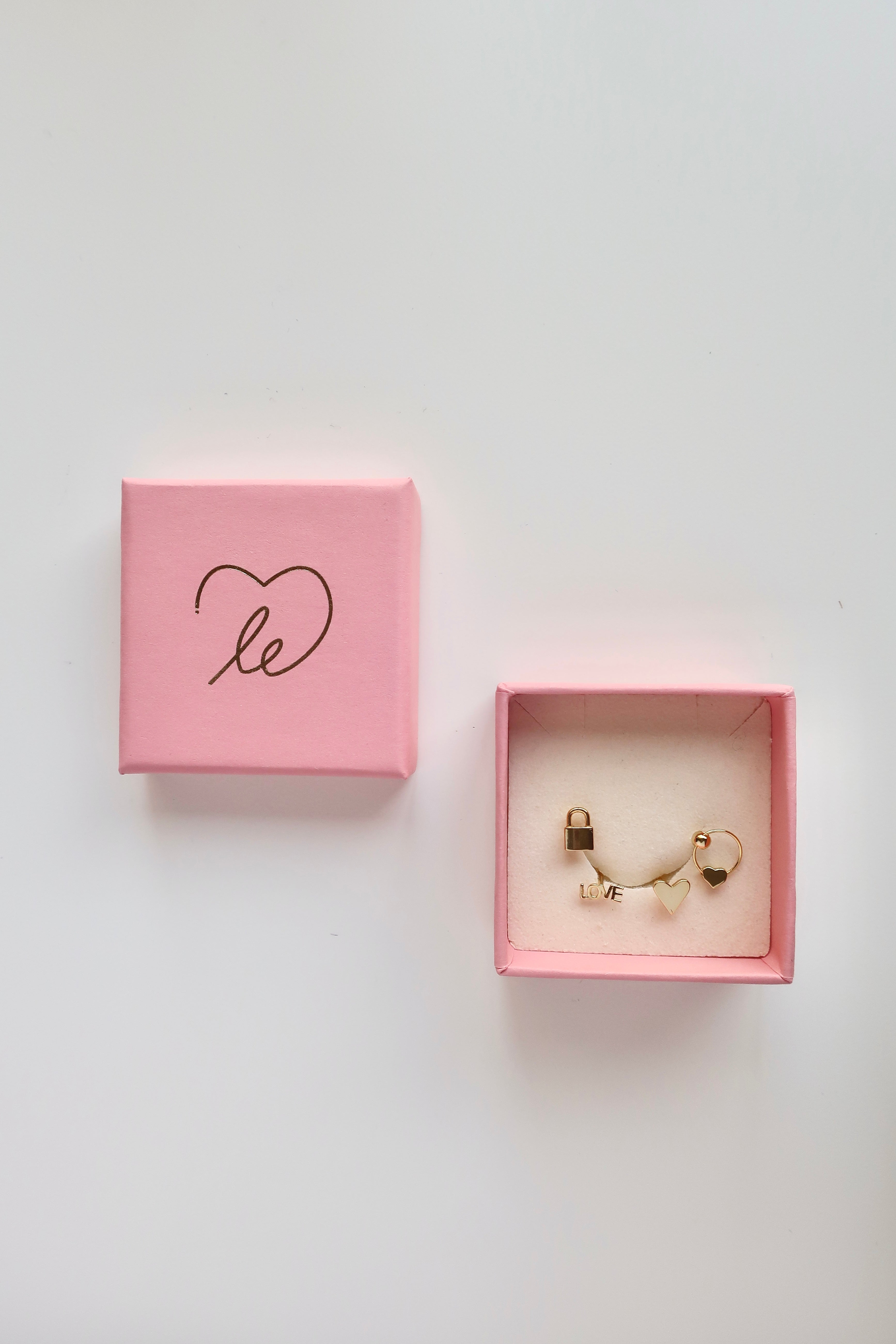 LOVE IS LOVE . Signature Set